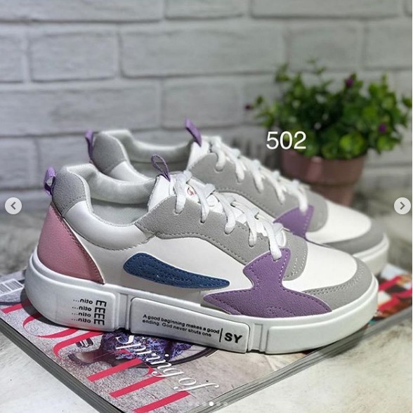 Sepatu Sneakers 502