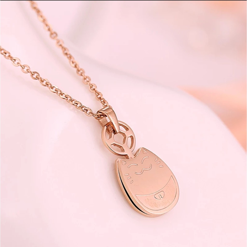 Kalung Titanium Liontin Lucky Cat tersedia Warna Rosegold, Gold dan Silver