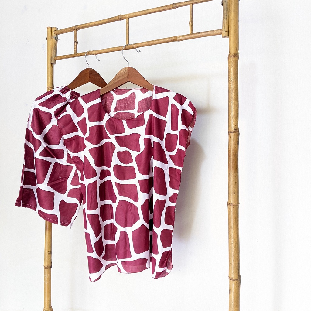 Baju Tidur Tanpa Lengan Piyama Krill Setelan Midi Homewear Homey Dress Baby Doll Dewasa Nyaman Di Rumah Santai WFH Rayon One Set Pajamas-giraffe maroon