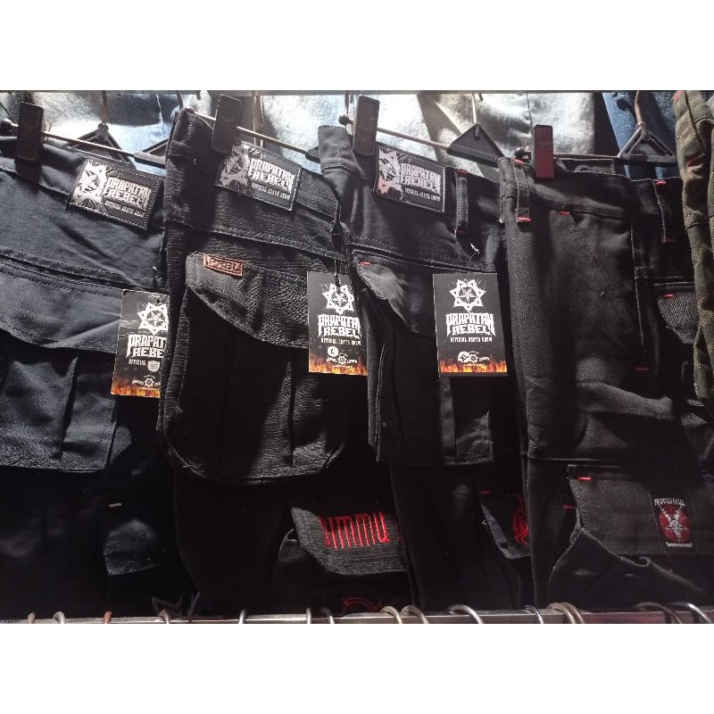 Prapatan Rebel Celana Kargo Pendek