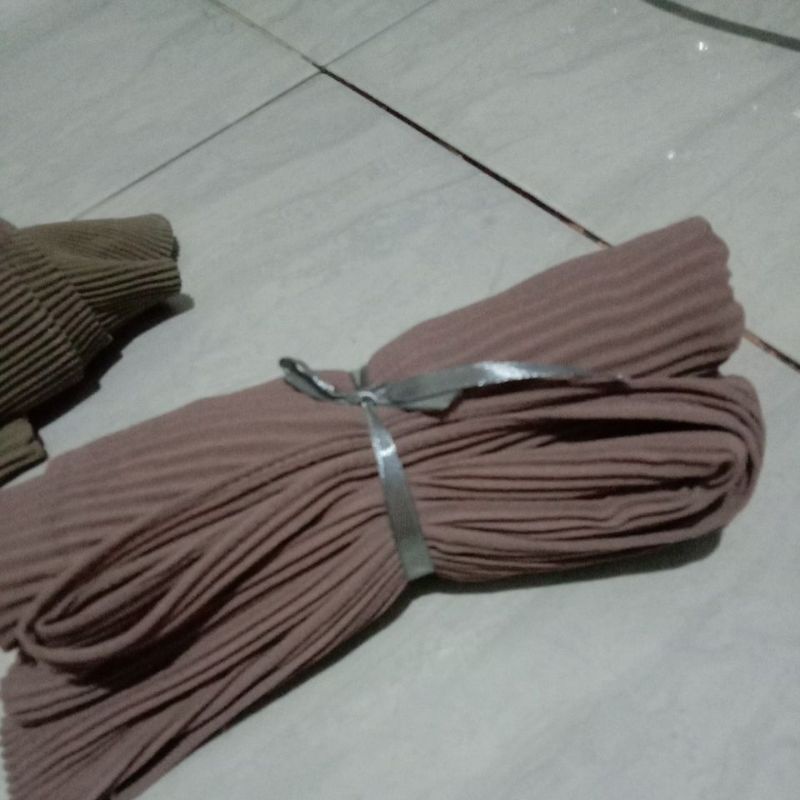 Pasmina plisket anak / Pashmina plisket lidi ceruty babydol uk Anak / PLEATED SHAWL-Mocca