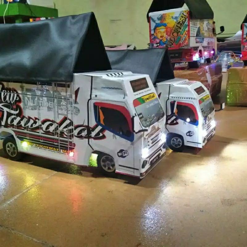 Miniatur Truk New Tawakal Dilengkapi Lampu &amp; Terpal // Bisa Oleng