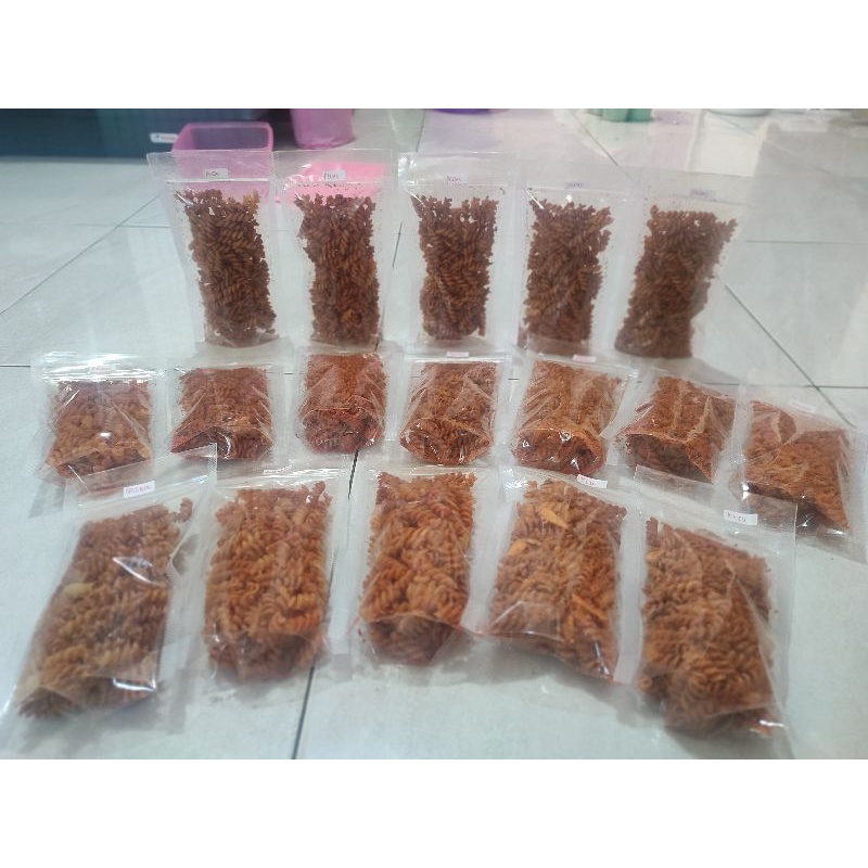 

Makaroni spiral HOT & banyak varian rasa..