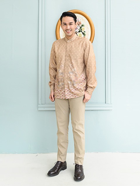 Keenan Shirt in Treasure - Wearing Klamby