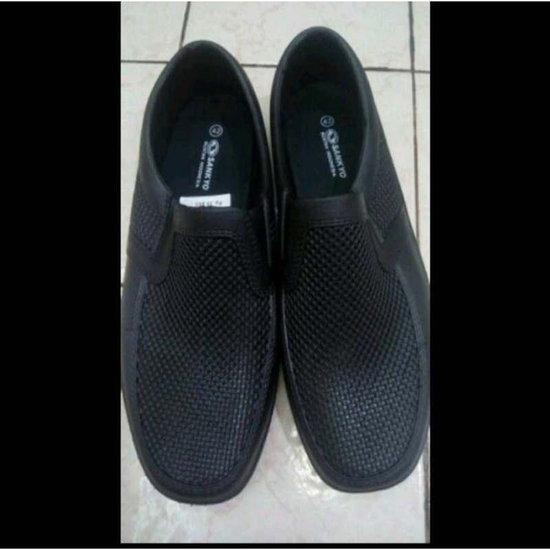 Sepatu Pria Karet Hitam SANKYO SAF 1146