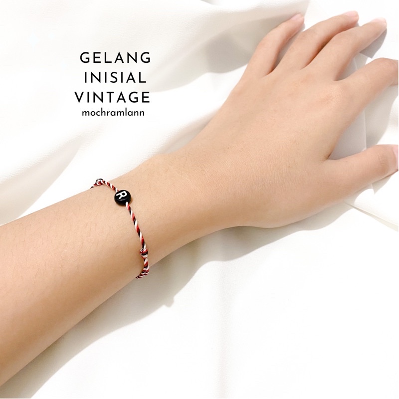 gelang inisial tali tridatu / gelang huruf bisa couple / gelang aesthetic / by mochramlann