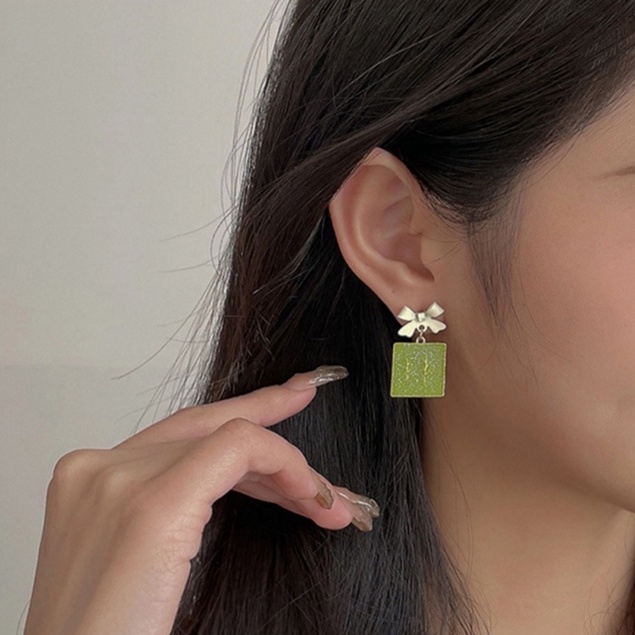 Anting Bentuk Bunga lily Warna Hijau Untuk Wanita