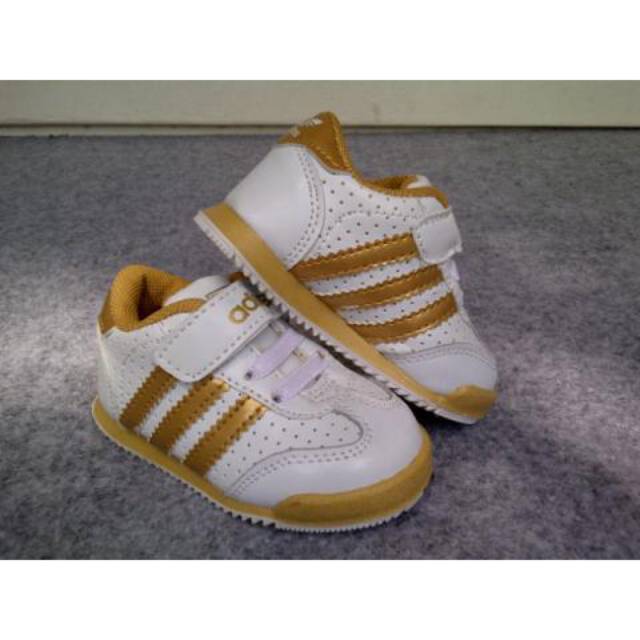 Sepatu Anak Adidas White Stripe Gold