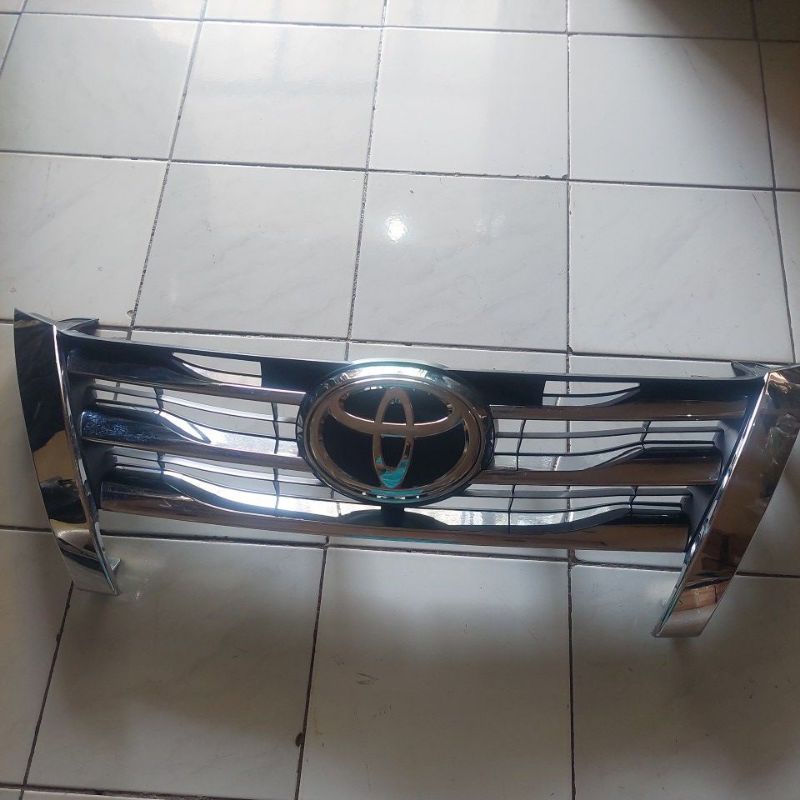 GRILL DEPAN FORTUNER VRZ ORIGINAL