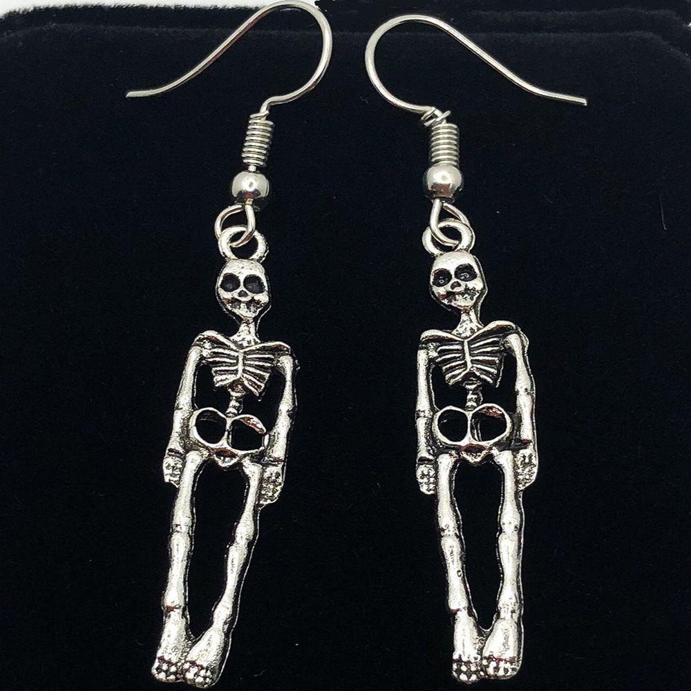 Solighter Anting Halloween Mengerikan Hadiah Halloween Untuk Wanita Liontin Kerangka Manusia