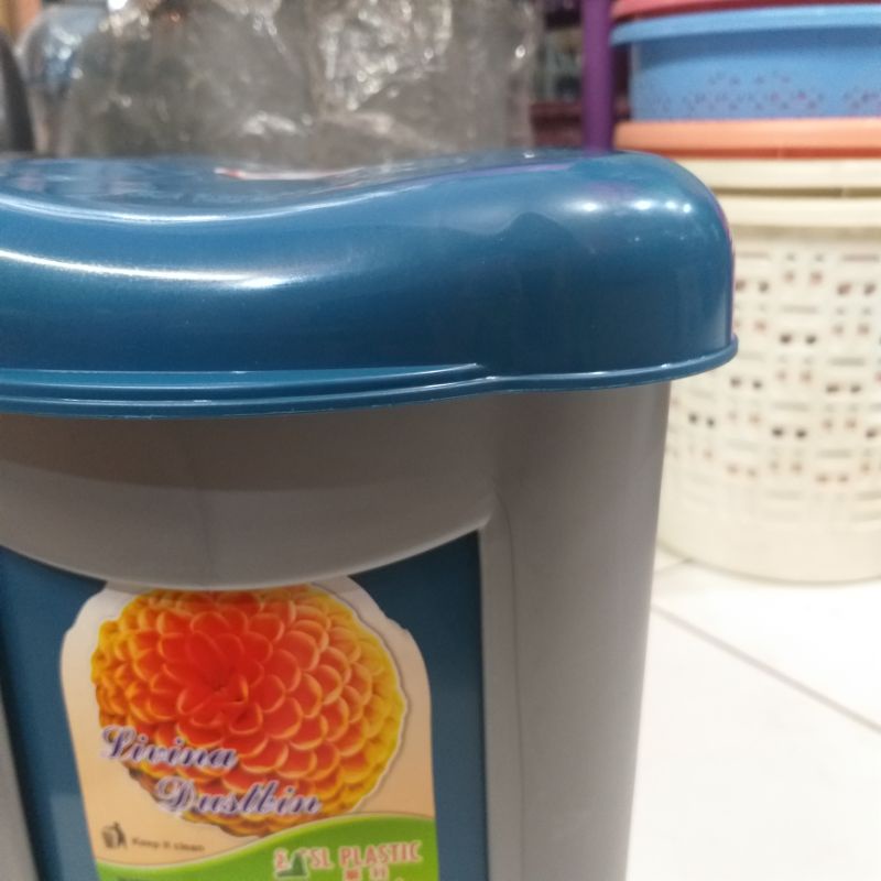 tempat sampah plastik tutup injak kecil 5 liter merk livina S.L plastik-5