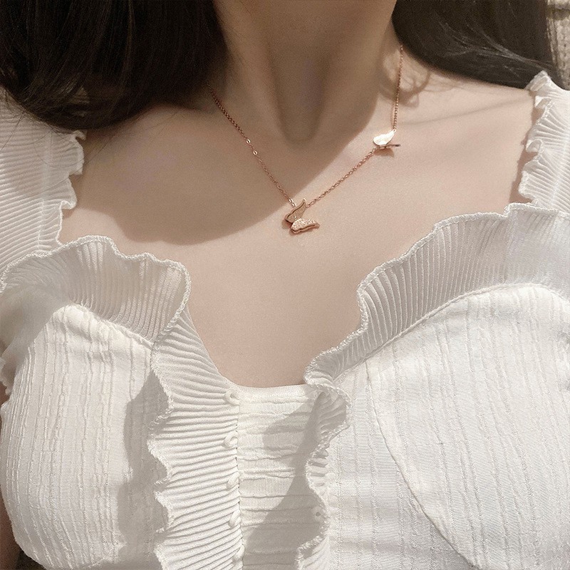 kalung wanita cewek fashion pendek warna kuning kupu-kupu bahan titanium impor murah tidak luntur