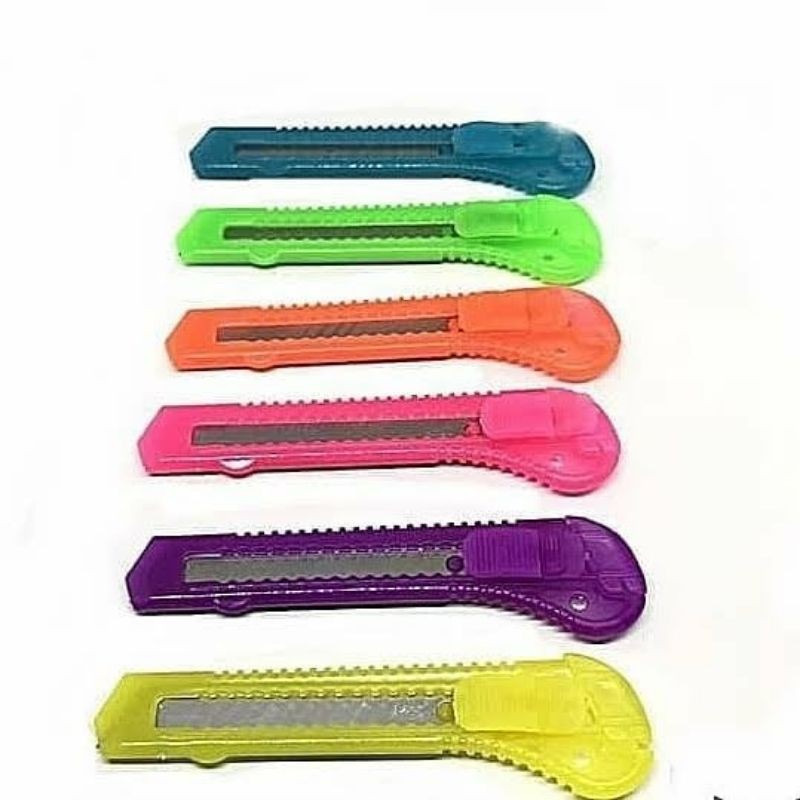 

Pisau Cutter Besar