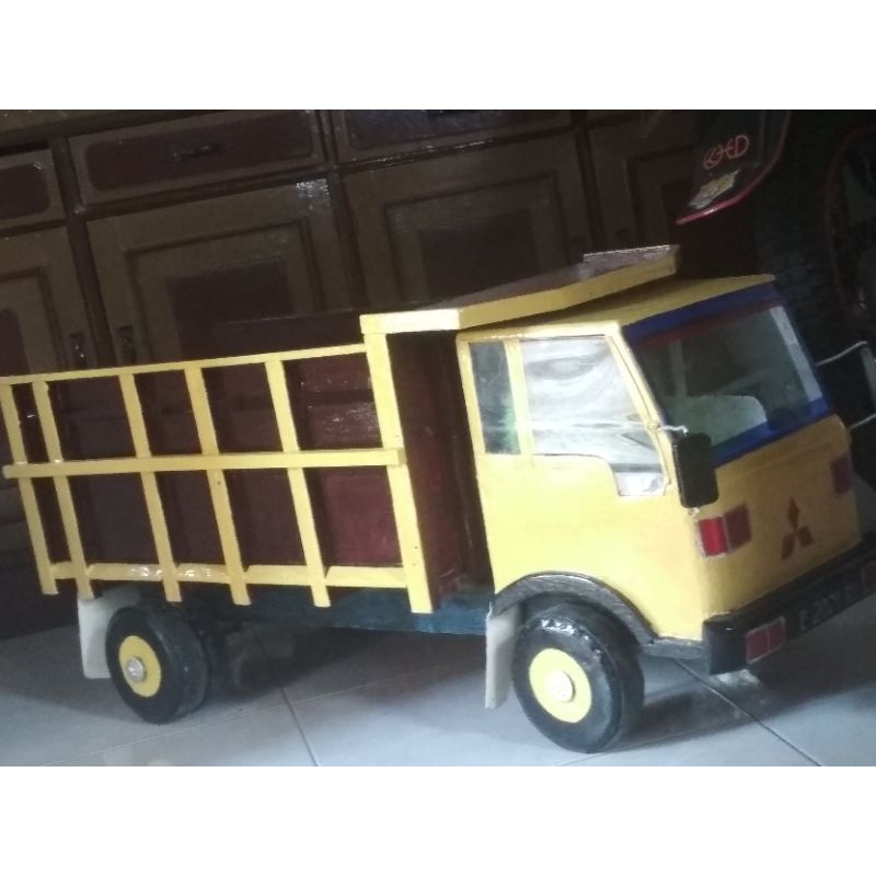 Mainan Mobil Truk Kayu Besar Bisa Buat Anak Naik