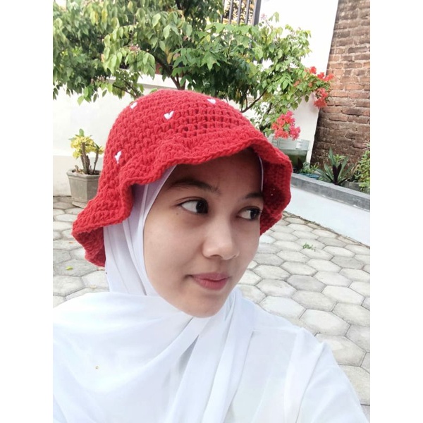 Topi rajut dewasa strawberry/ crochet bucket hat