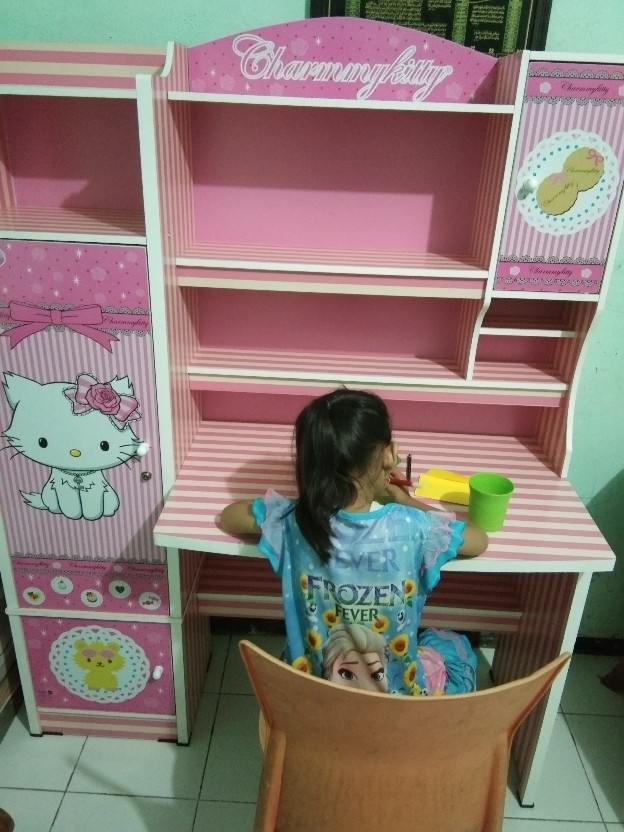 Meja Belajar Charmy Kity3