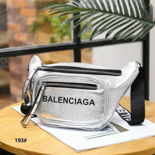 #BALENCIAGA Belt Park 193
#waistbag #beltbag #balenciaga
193# BALENCIAGA Belt -- Tas fashion Import