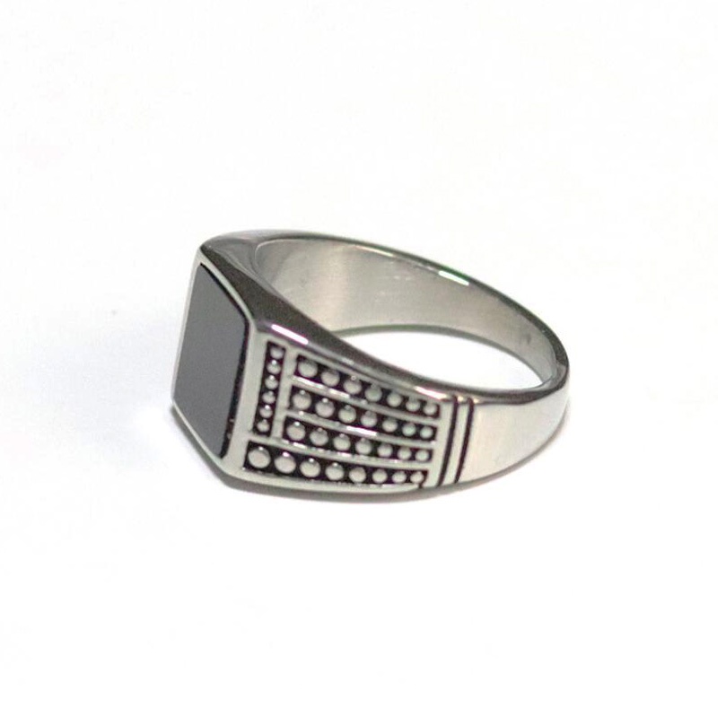 Cincin Bahan Titanium Steel Warna Silver Hias Onyx Hitam Gaya Vintagepunk Untuk Pria