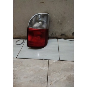 lampu belakang KIA travelo