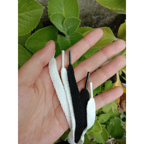 Tali Sepatu Hitam / Tali Sepatu Putih