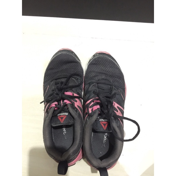 Preloved Sepatu Reebok Hitam Pink