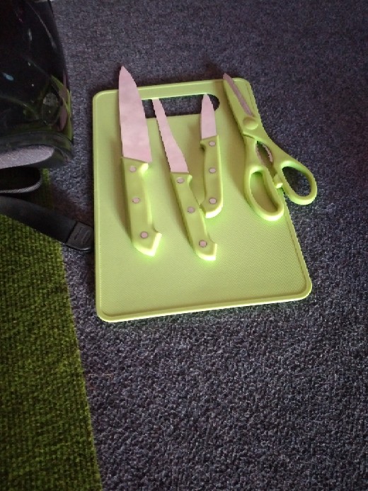 Q2 Pisau Set Press 5pc G413 [ Pisau Set Gunting Talenan Warna Warni ] ( Pack Press )