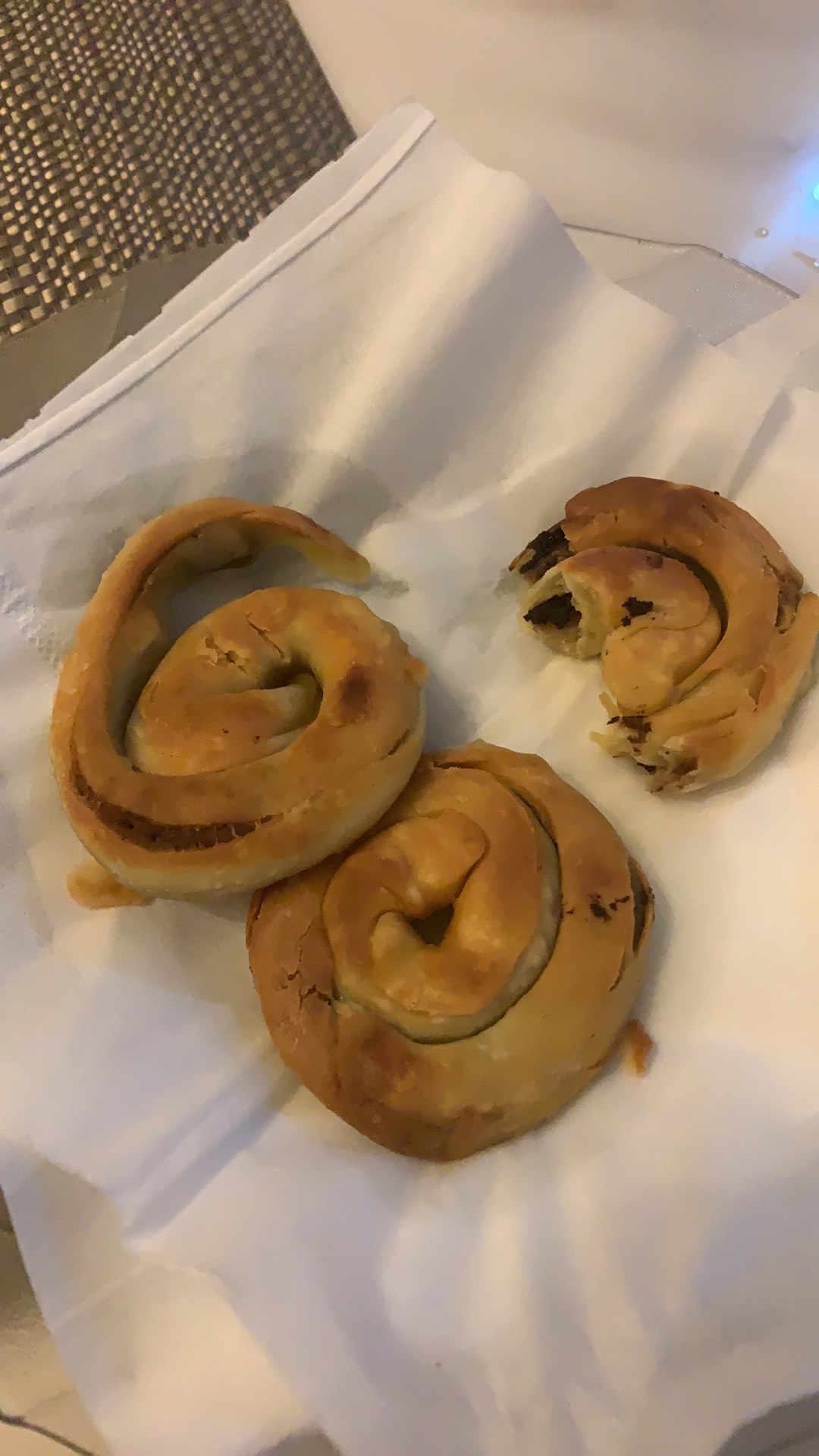 Mamol Brota Kue Konde Coklat Keju Kacang Ijo