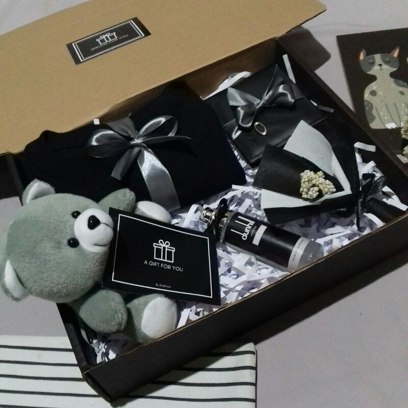 

HAMPERS COWOK CEWEK GIFT BOX PREMIUM BLACK SERIES COWOK CEWEK KADO ULANG TAHUN KADO WISUDA