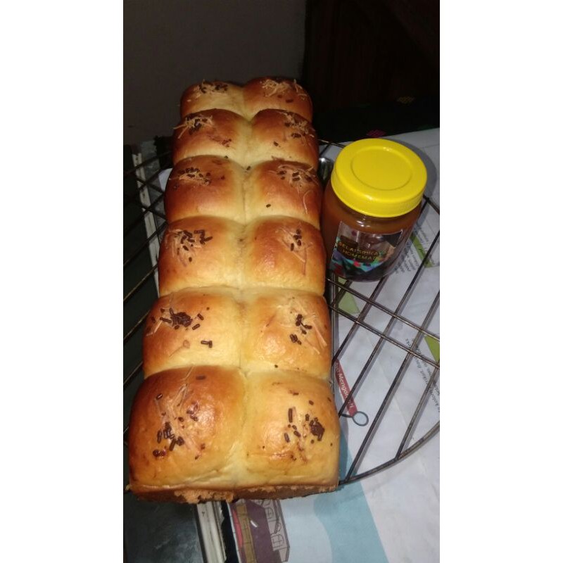 

roti isi coklat keju + selai srikaya