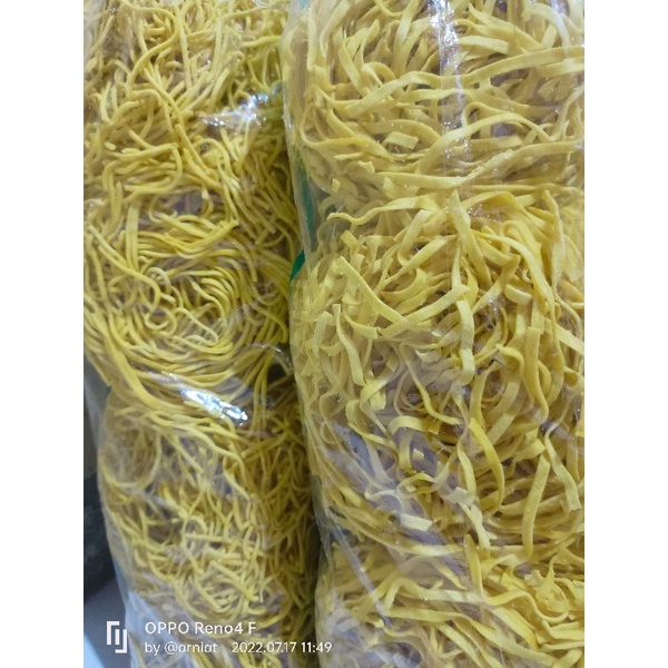 

1 kg Mie Kuning Padang cap Kapal Layar - Oleh2 Minang PARIAMAN