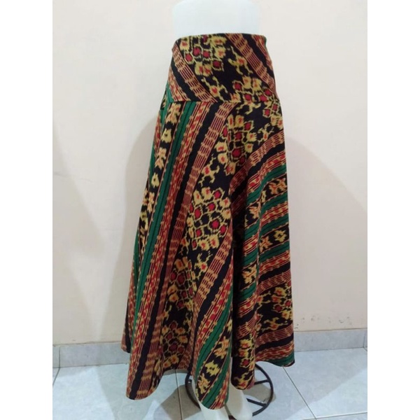 rok tenun payung turun pinggang