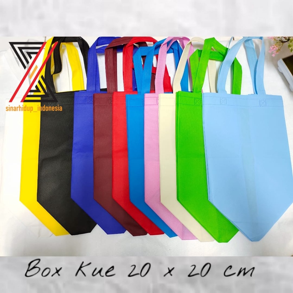 

Goodie Bag Tas Belanja Bb 23 Dus Kotak Nasi Box Kue 23X30 Spunbond Tote Bag Sourvenir Weding Hajatan Perlusin ( 12 Pcs )