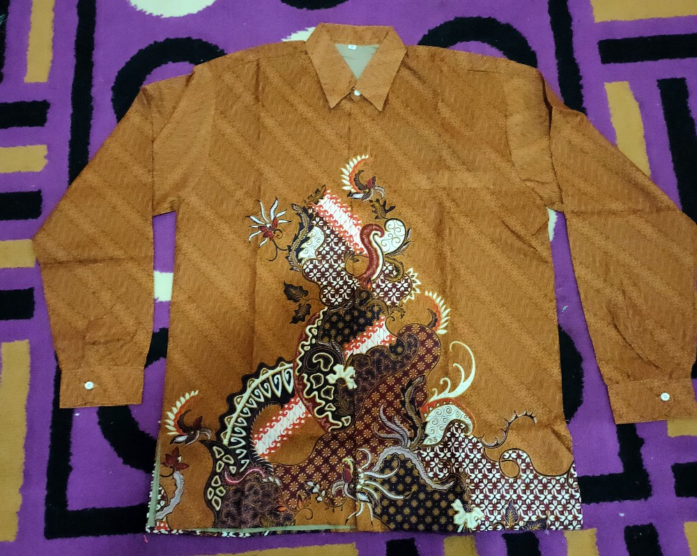 Kemeja Batik Pria Semi Sutra Emboz Exclusive Puring Istimewa Bahu Pakai Busa