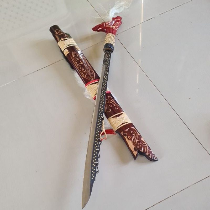 Mandau  lurus ukir merah mandau panjang 80cm mandau senjata khas suku dayak kalimantan