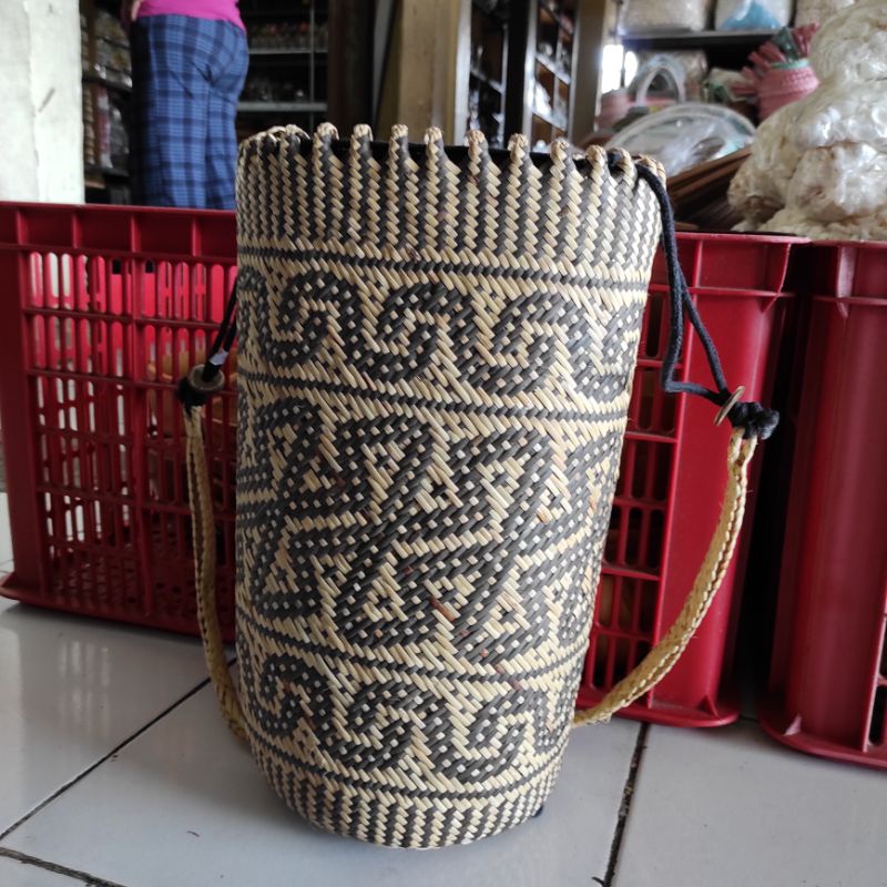 TAS RAJUTAN BAMBU ANTIK / TAS RAJUTAN KALIMANTAN