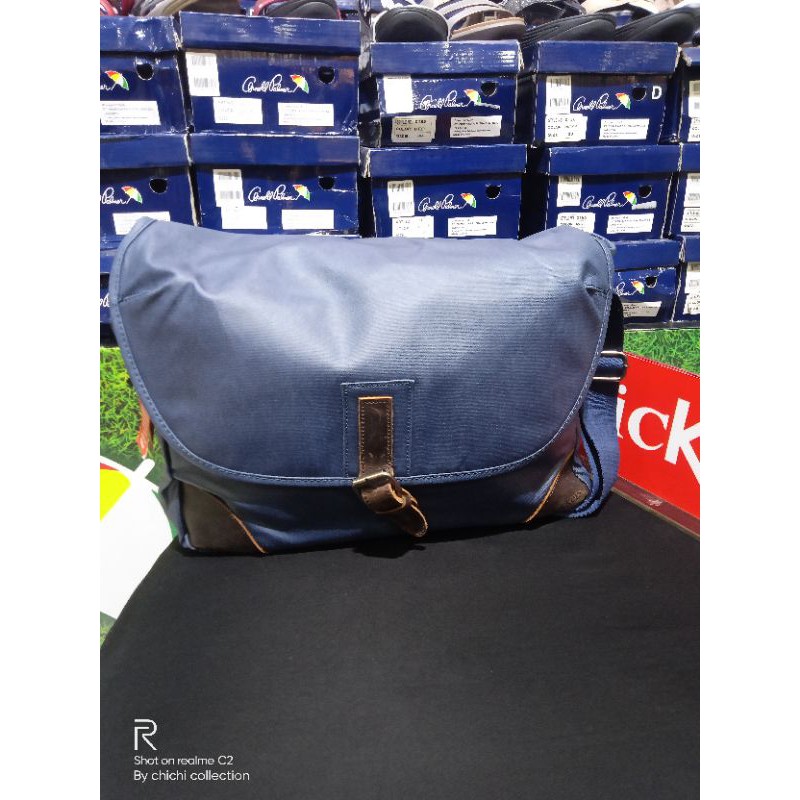 Tas selempang cowok Kickers