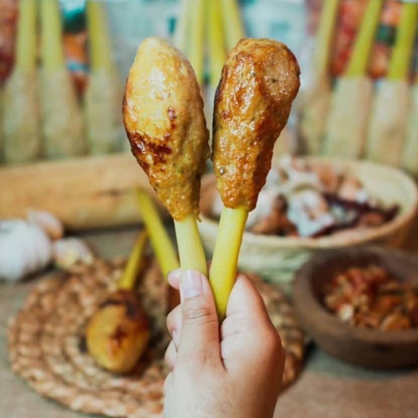 

SATE TUNA CIWIDEY ORIGINAL | Sate Lilit Ikan Tuna Premium Isi 2 Ukuran Besar + Sambal Matah Non MSG