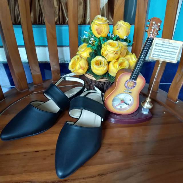 

Flatshoes, note: size kecil