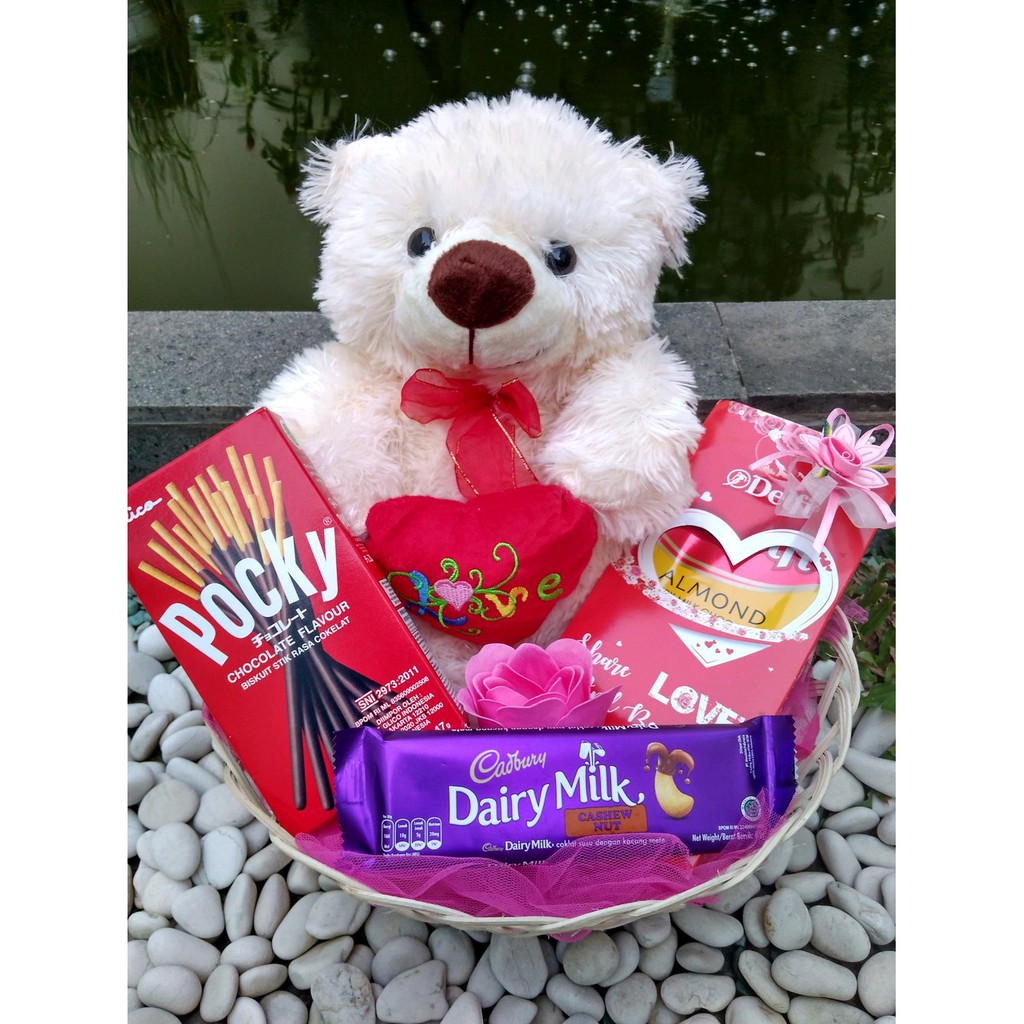 

Kado-Hadiah-Hampers-Bunga-Coklat-Bunga Valentine - Bear in Love Limited