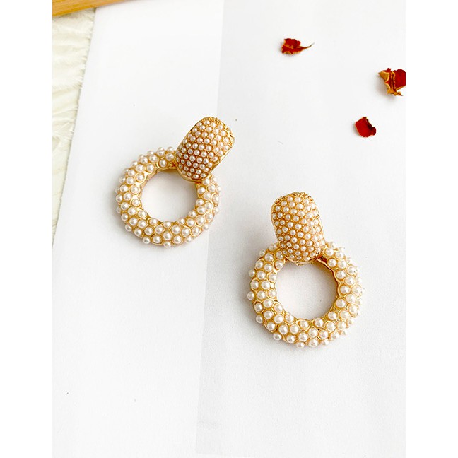 LRC Anting Tusuk Fashion Gold Alloy Pearl Round Earrings D30891