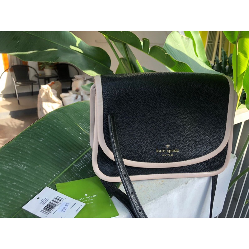 Preloved tas wanita merk kate spade size 26,tanya2 detil dan nego harga ailahkan chatt.