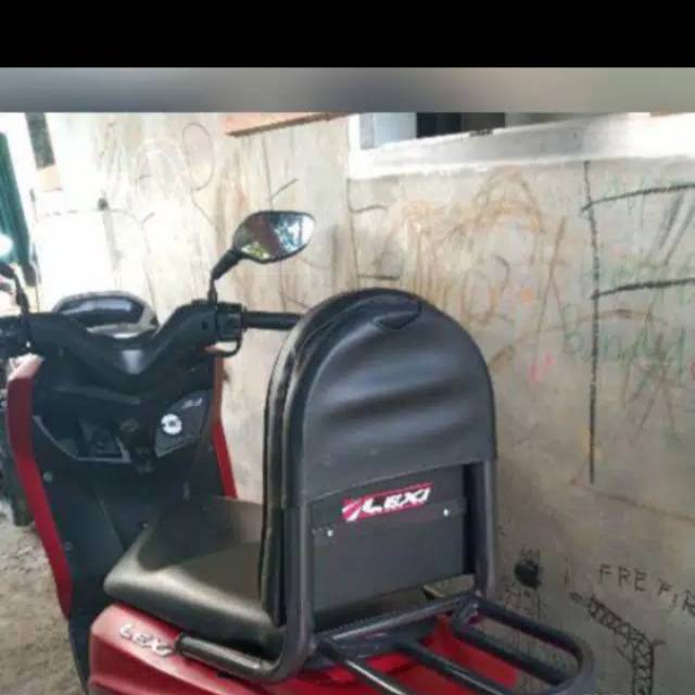 SANDARAN YAMAHA LEXI