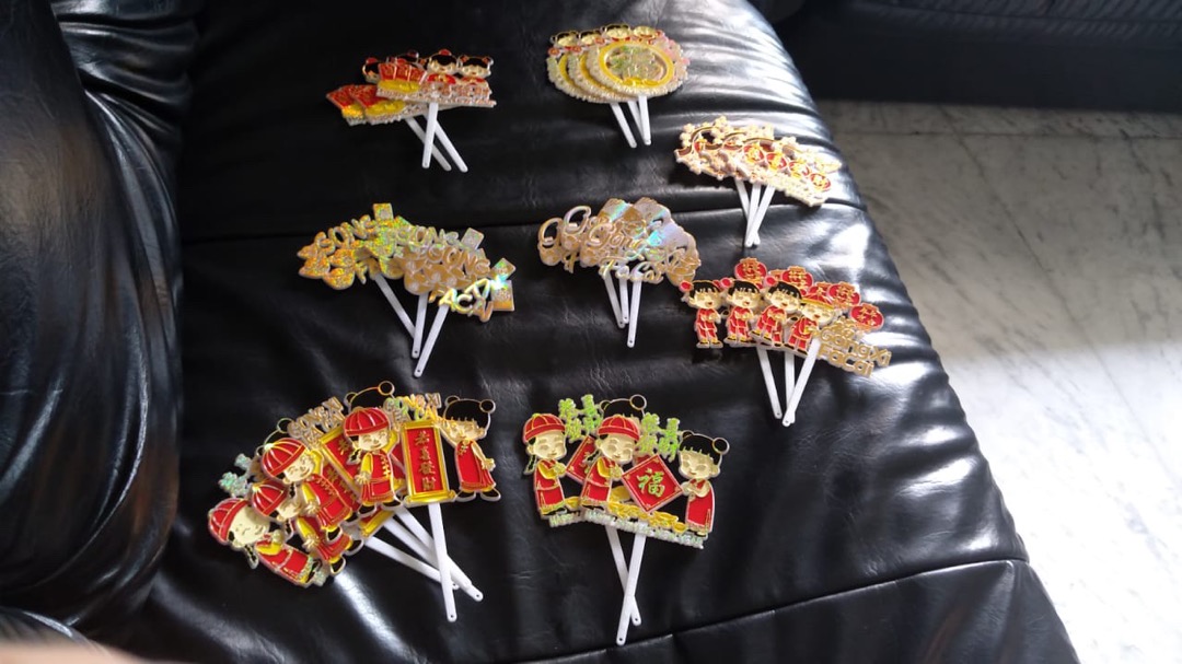 Ti-0122-a Topper Tulisan Gong Xi Fa Cai Imlek Lampion Ikan Koi Emas