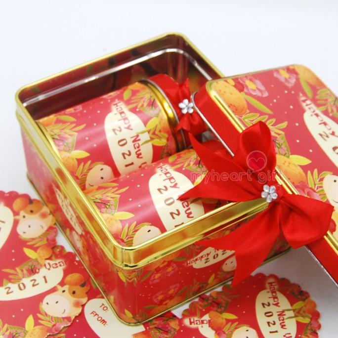 

READY COD Hampers Kotak Kaleng Kue Kering Cookies Baju Imlek Stiker Label Lucu MURAH Kode 1139