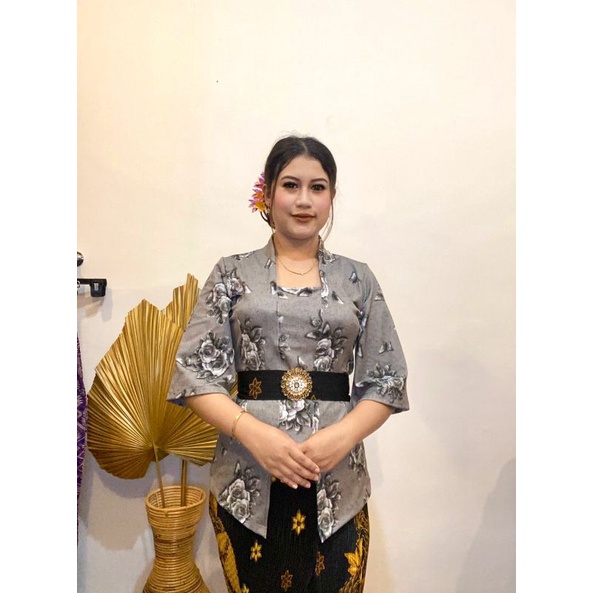 kebaya misby straet motif bungan