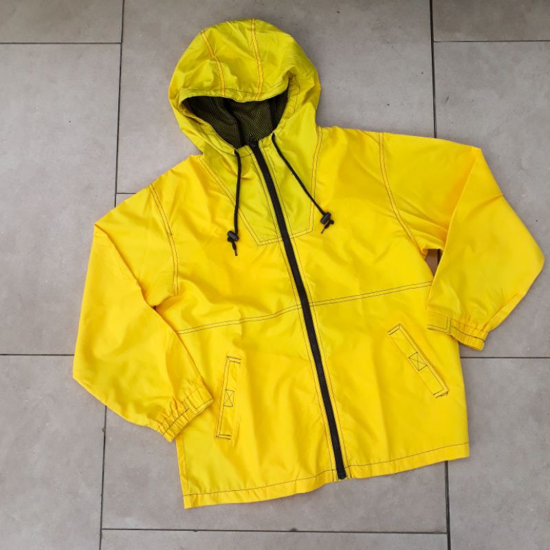 Jaket running tipis parasut bukan tnf or eiger ( preloved )