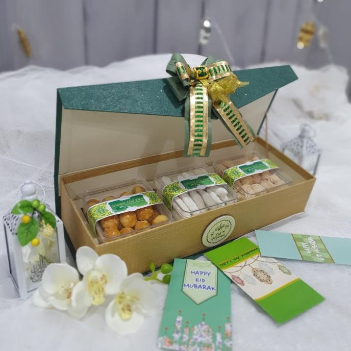 

PAKET BOX HAMPERS LEBARAN IDUL FITRI KUE KERING TOPLES 3 SCS543D3