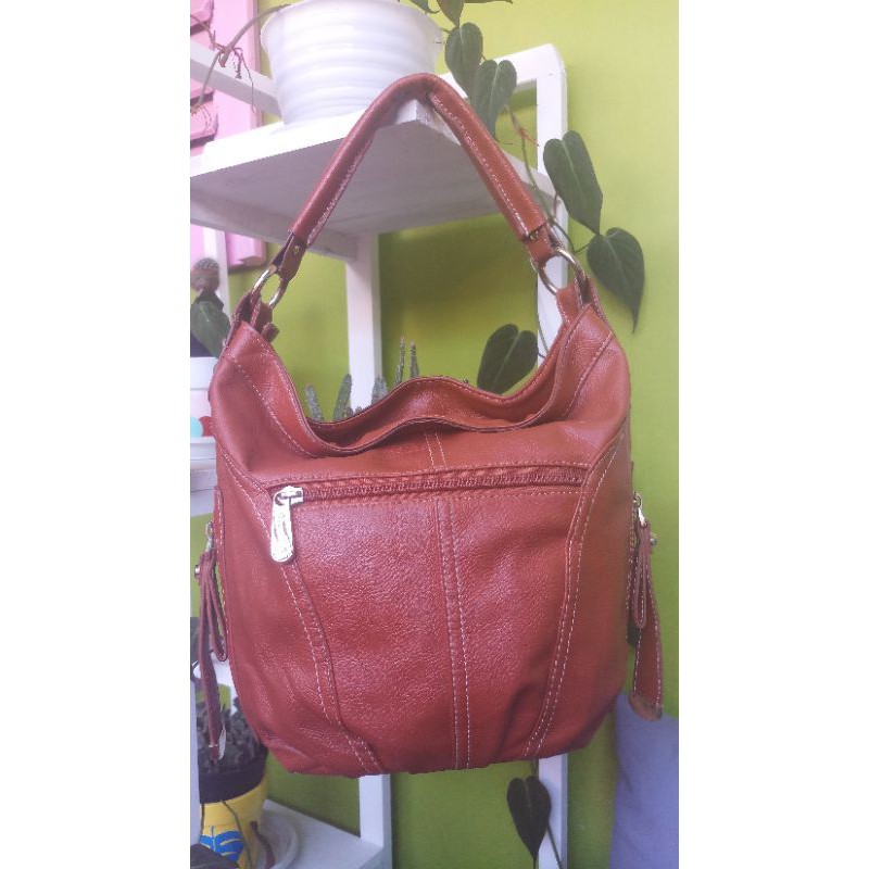 Tas kulit hobo unik Capacci