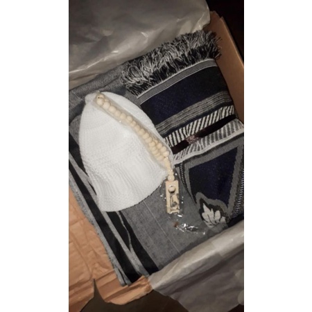 

HAMPERS COWOK / KADO ULANG TAHUN COWOK