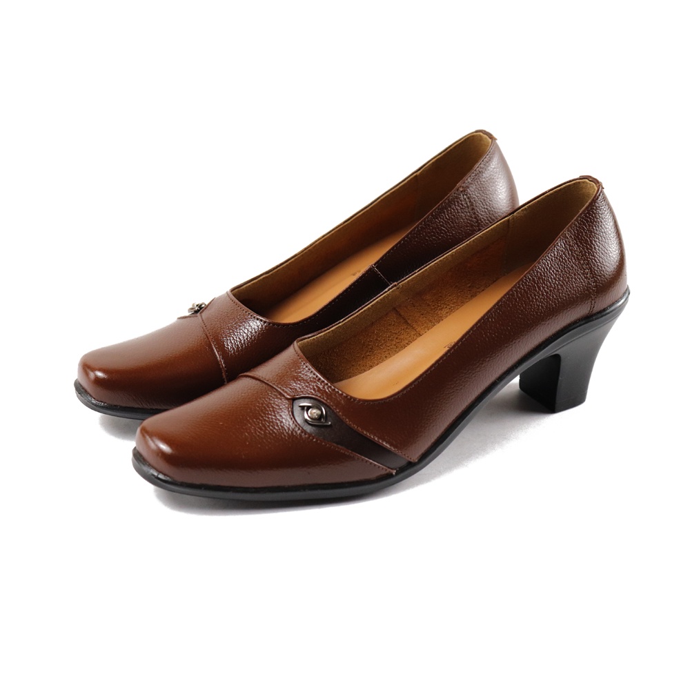 Sepatu Pantofel Wanita Formal Kerja Kantoran Bahan Kulit Asli Warna Coklat Hak 5cm Grutty AX411